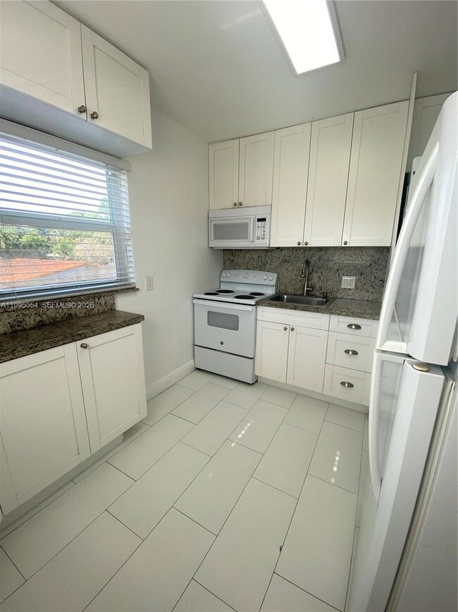Building Photo - 2833 SW 38th Ave