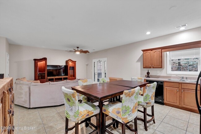 Building Photo - 2726 Brownsboro Rd