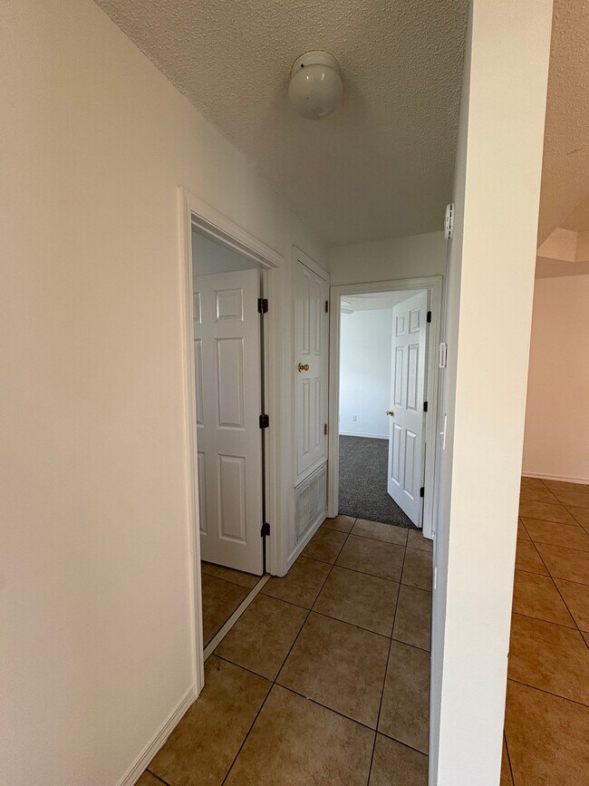 Building Photo - 953 Southern Oaks Ct