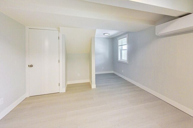 Building Photo - Brand new one bedroom in great location in...