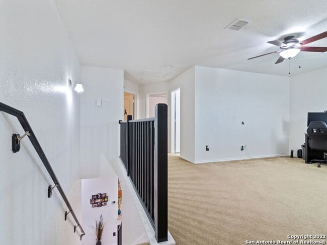 Building Photo - 3 Bedroom w/Game Room