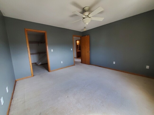Building Photo - Meadowbrook Townhomes