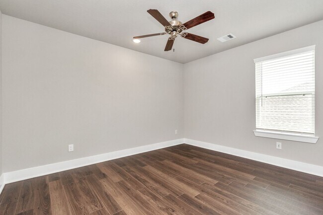 Building Photo - 10618 Cascade Crk Dr
