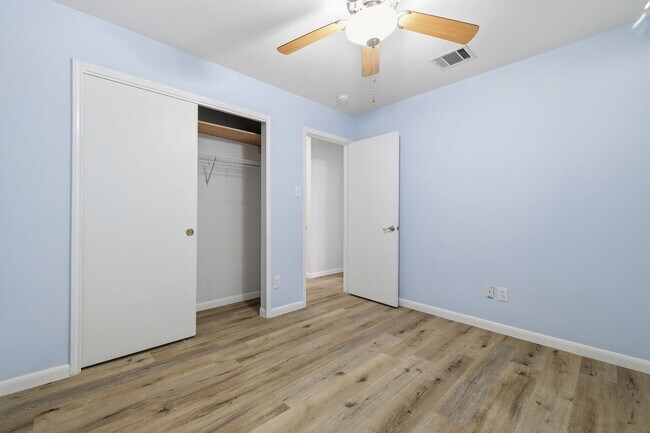 Building Photo - ***MOVE IN SPECIAL ONE WEEK FREE***Sophisticated Living Near Bamberger Nature Trails