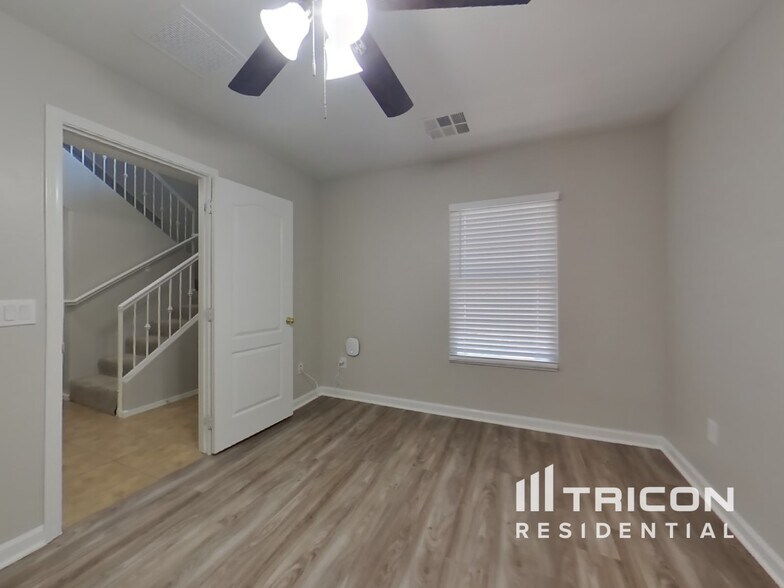 Building Photo - 1382 S Sabino Dr
