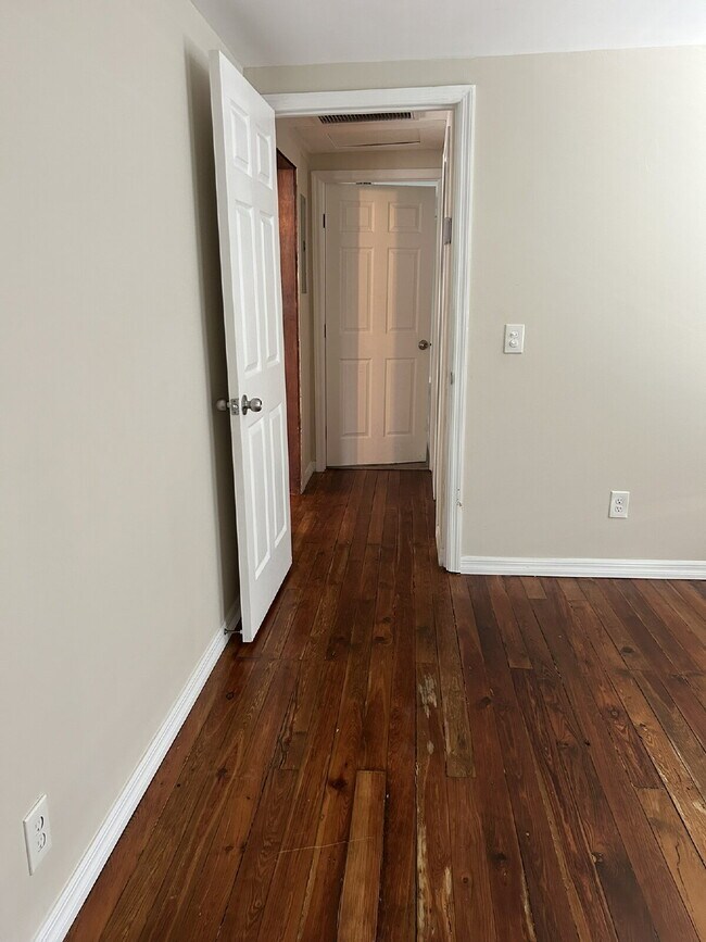 Building Photo - Fall in love with this beautifully maintained 3BR/2BA home!