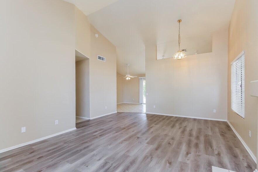 Building Photo - 1130 N Meadows Dr