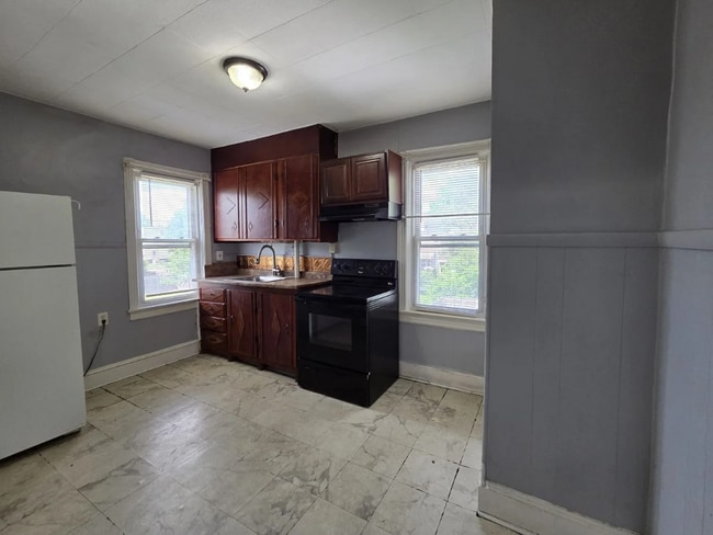 Building Photo - 320 Cleveland-