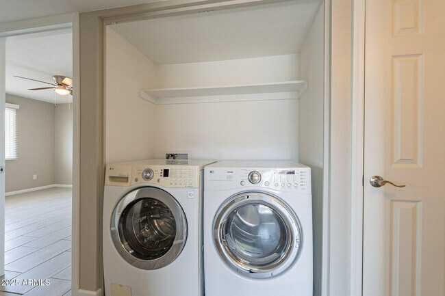 Building Photo - 1274 E Hermosa Dr