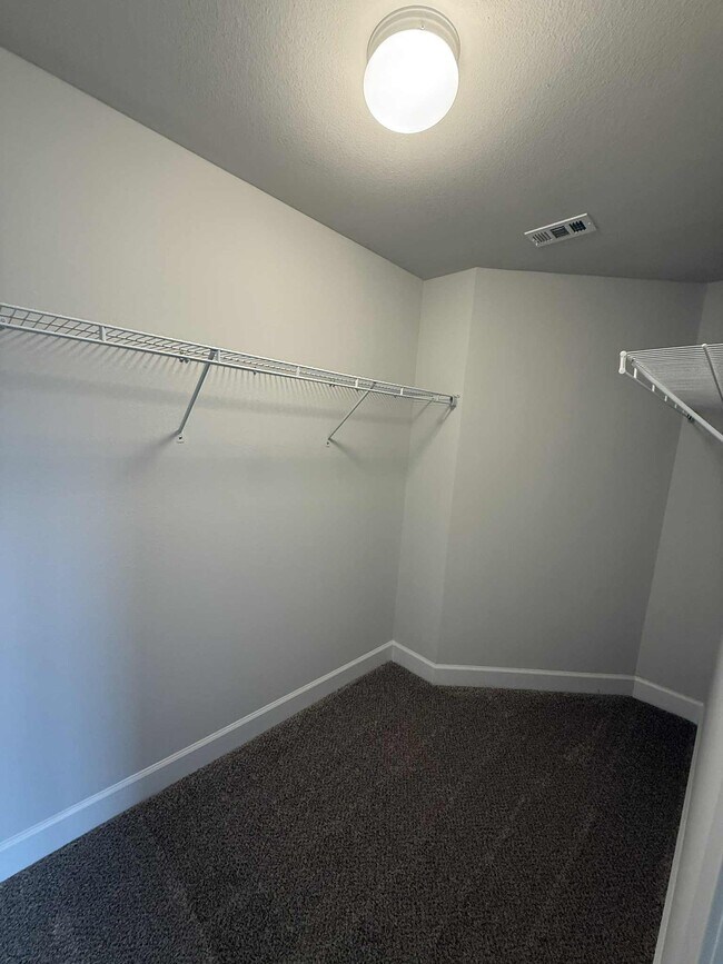 Building Photo - 633 Revere St