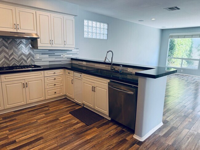 Building Photo - Stunning Two-Story Home in Sterling Hills Fairways