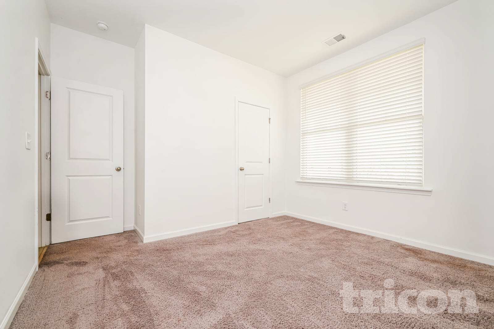 Building Photo - 153 Everett Sq