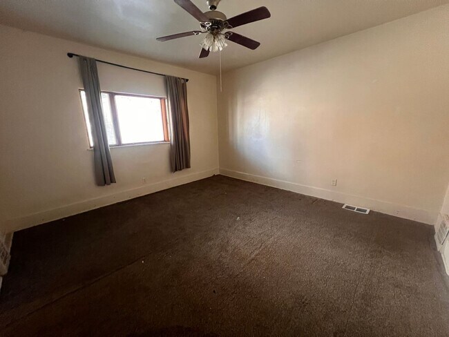 Building Photo - 3 bed 1.5 bath - Located in the heart of Monessen