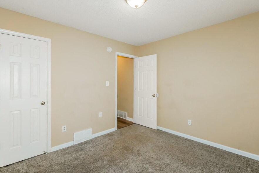 Building Photo - 6916 Fox Briar Cove