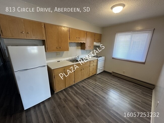 Building Photo - 905 N Main St