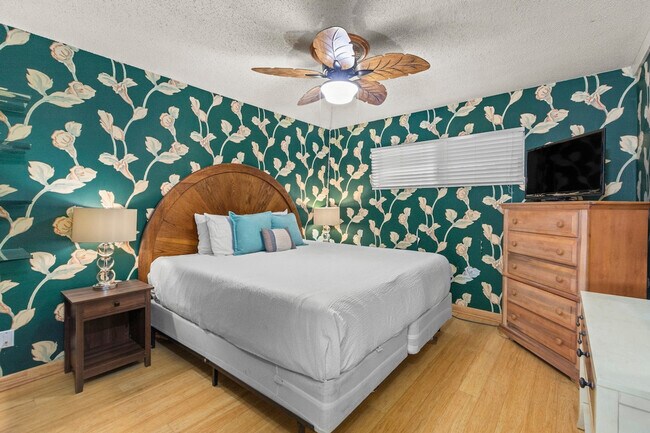 Building Photo - 4000 Gulf Terrace Dr