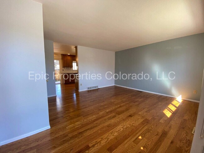 Building Photo - Pet-friendly Tri-Level Home with Large Backyard