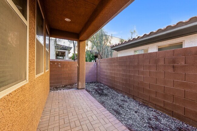 Building Photo - 10152 Ruggles Mansion Ave