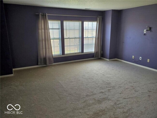 Building Photo - 5643 N Rockingham Ln