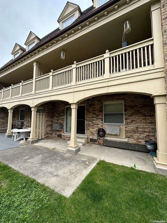 Building Photo - 13-36-36 Robin Ln