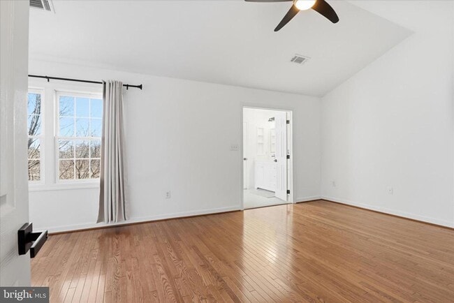 Building Photo - 4550 Fair Valley Dr