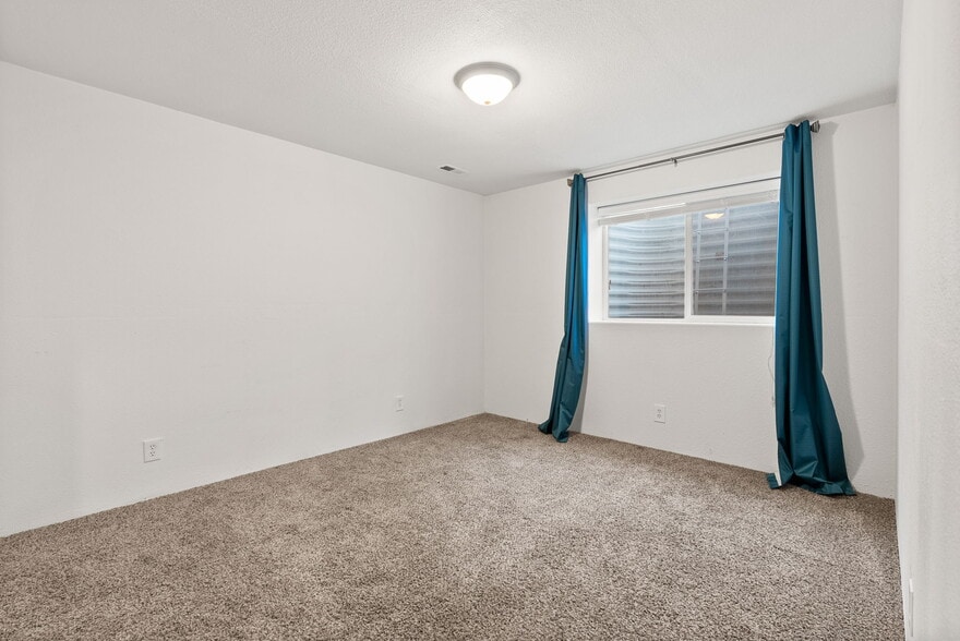 Building Photo - 5957 N Saint Croix Dr