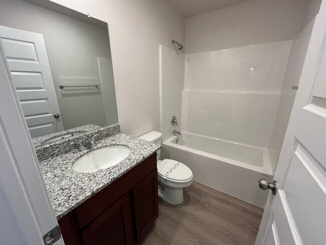 Building Photo - Available Now: Newer 4 Bed, 2 Bath Home in Pea Ridge – Modern Living Awaits!