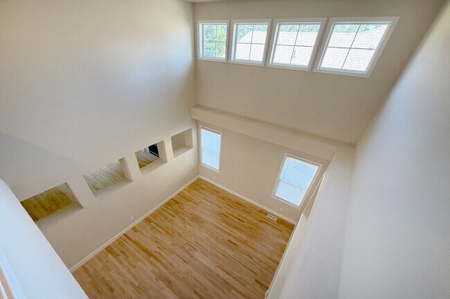 Building Photo - 5Bd/2.75Ba Sammamish Home