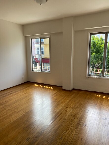 Building Photo - 1208 Powell St