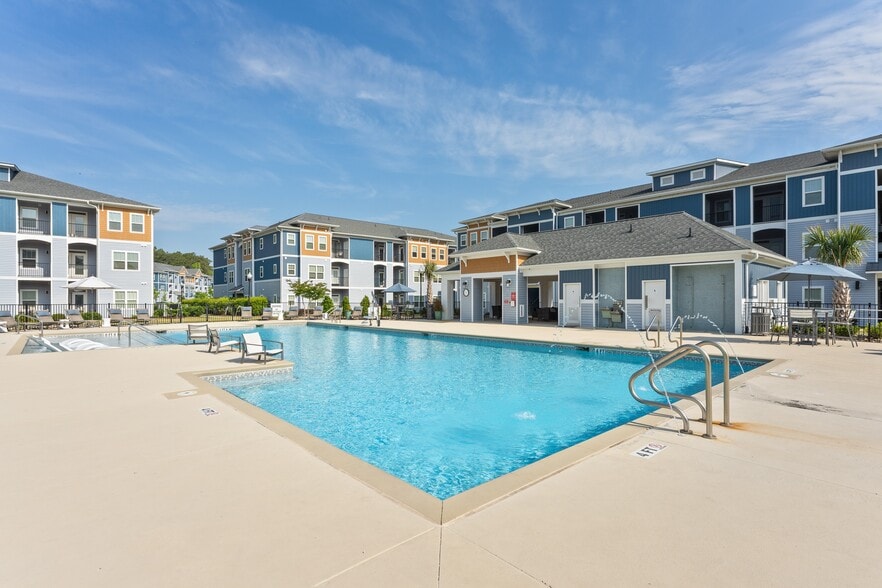 Building Photo - Hawthorne at Pine Forest