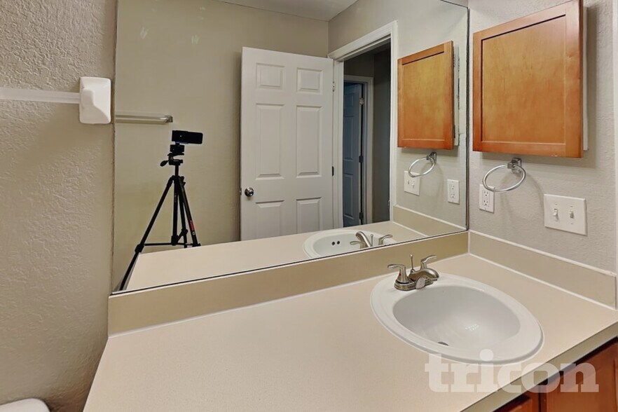 Building Photo - 8 Matricaria Ct
