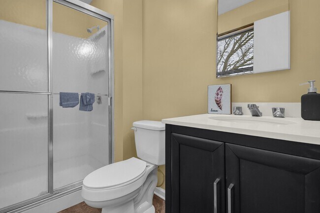 Building Photo - 6590 Bennell Dr