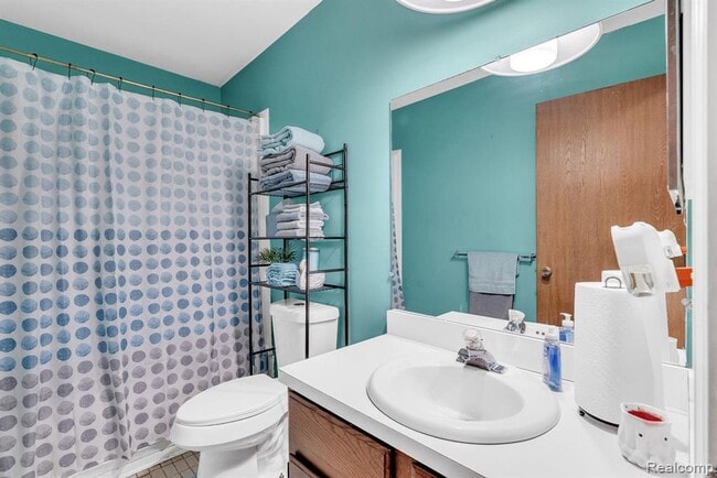 Building Photo - 3170 Woods Cir Dr