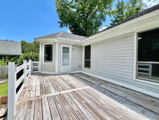 Building Photo - 104 Weatherby Ct