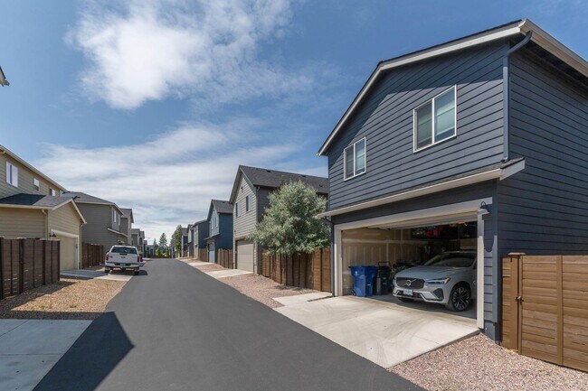 Building Photo - 20581 SE Evian Ave
