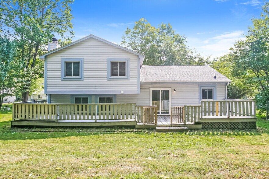 Building Photo - 1716 Countryside Dr