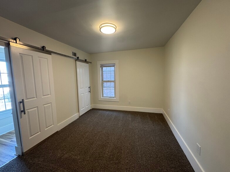 Building Photo - 119 E 20th Ave