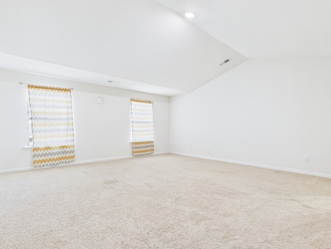 Building Photo - 2032 Highland Knoll Dr