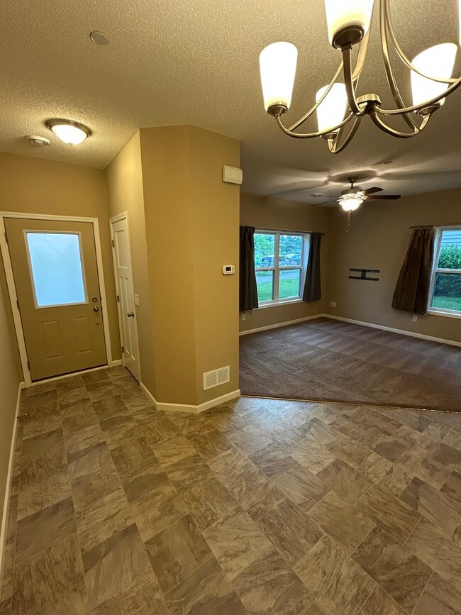 Building Photo - 1010 Van White Memorial Blvd