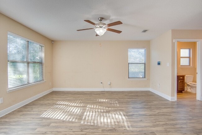 Building Photo - Modern 4BR/3BA Home Near NAS Pensacola – $500 Off Deposit for Qualified Active Duty Military – Pr...