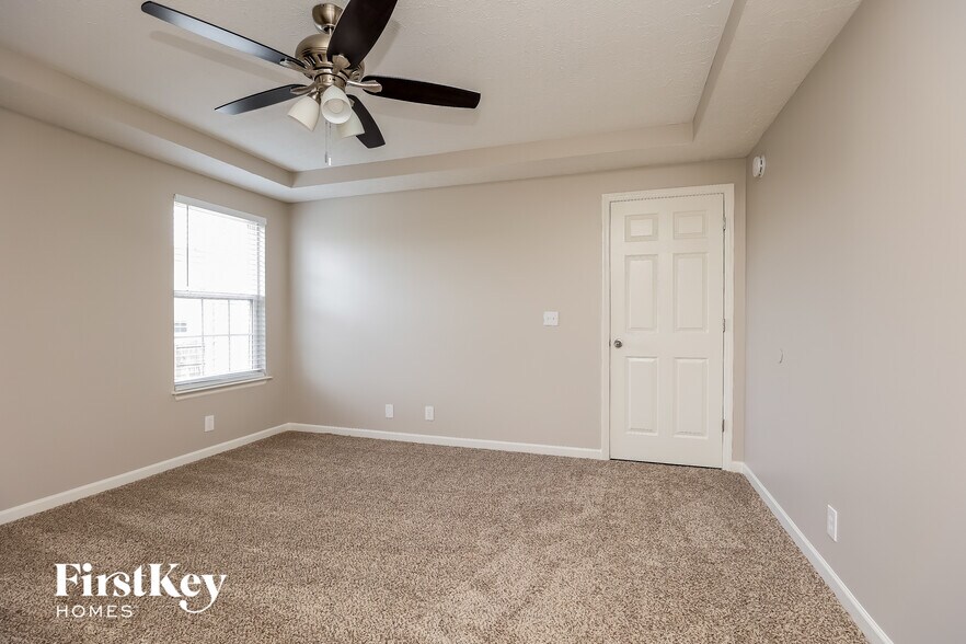 Building Photo - 1304 Sunray Dr