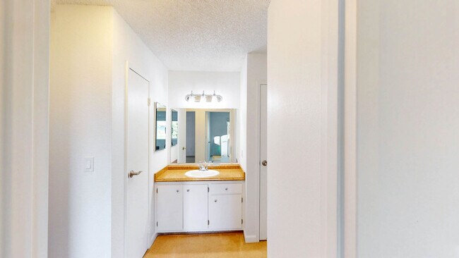 Building Photo - 521 Alameda del Prado