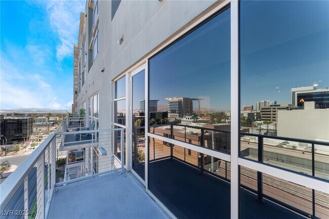 Building Photo - 353 E Bonneville Ave