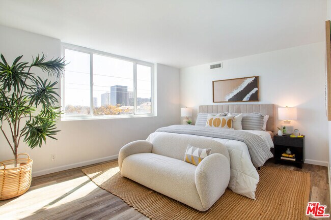 Building Photo - 9950 Durant Dr