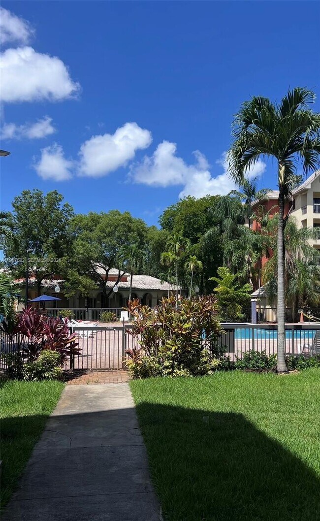 Building Photo - 8353 Lake Dr