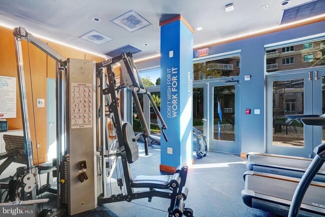 Building Photo - 3101 N Hampton Dr