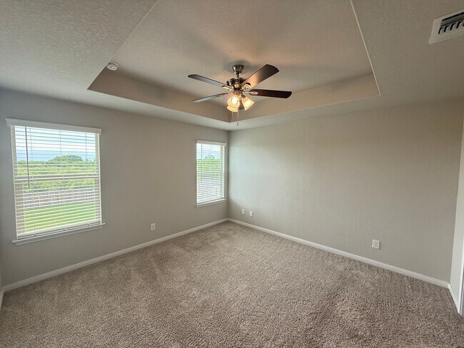 Building Photo - 3bd/2.5ba Two-Story Duplex in Prime Location