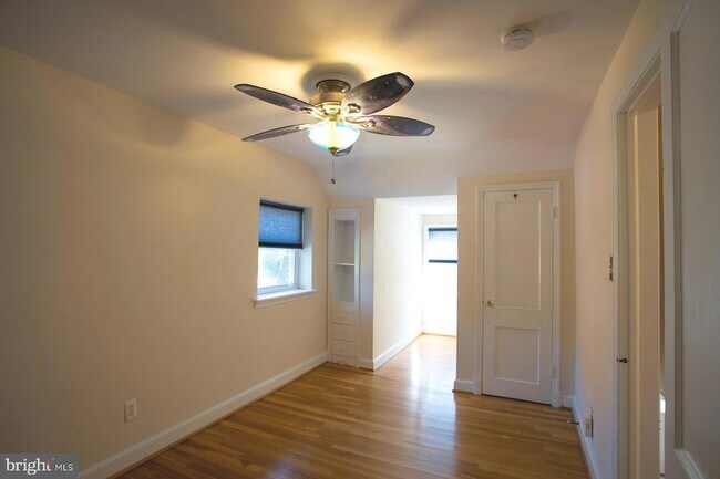 Building Photo - 5915 Ryland Dr