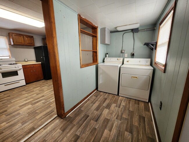 Building Photo - 403 9th Ave SW