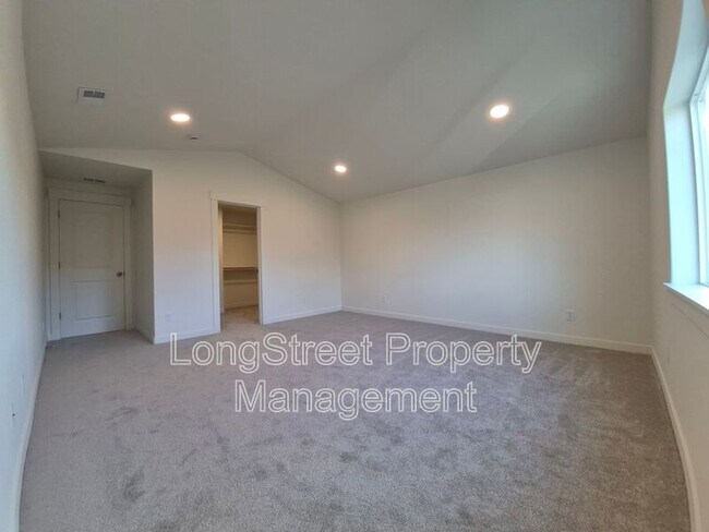 Building Photo - 4694 Finch St